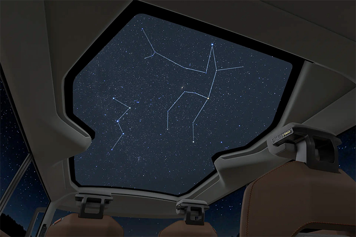 Mitsubishi D:X Concept Electrified Crossover MPV Glass Roof