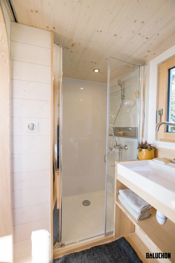 Baluchon Bois Perdus Tiny House Bathroom
