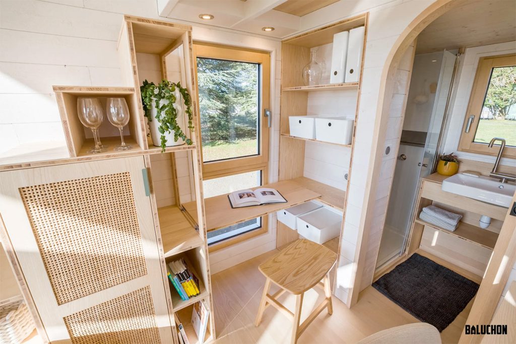 Baluchon Bois Perdus Tiny House Crafting Area