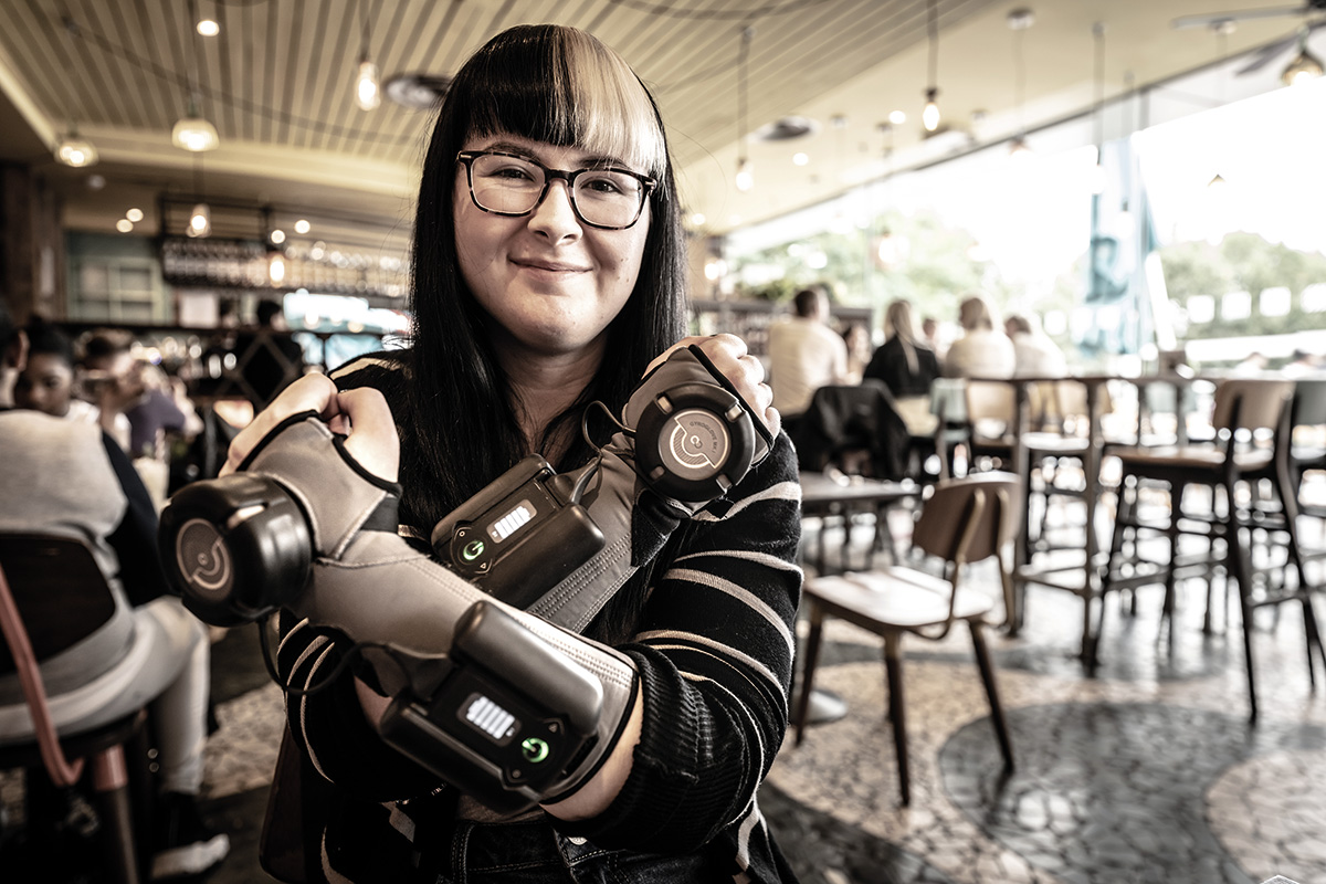 GyroGlove Hand-stabilizing Glove