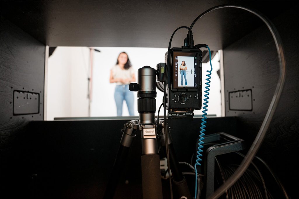 Holoconnects Holobox 3D Holographic Box Pre-Recorded Content