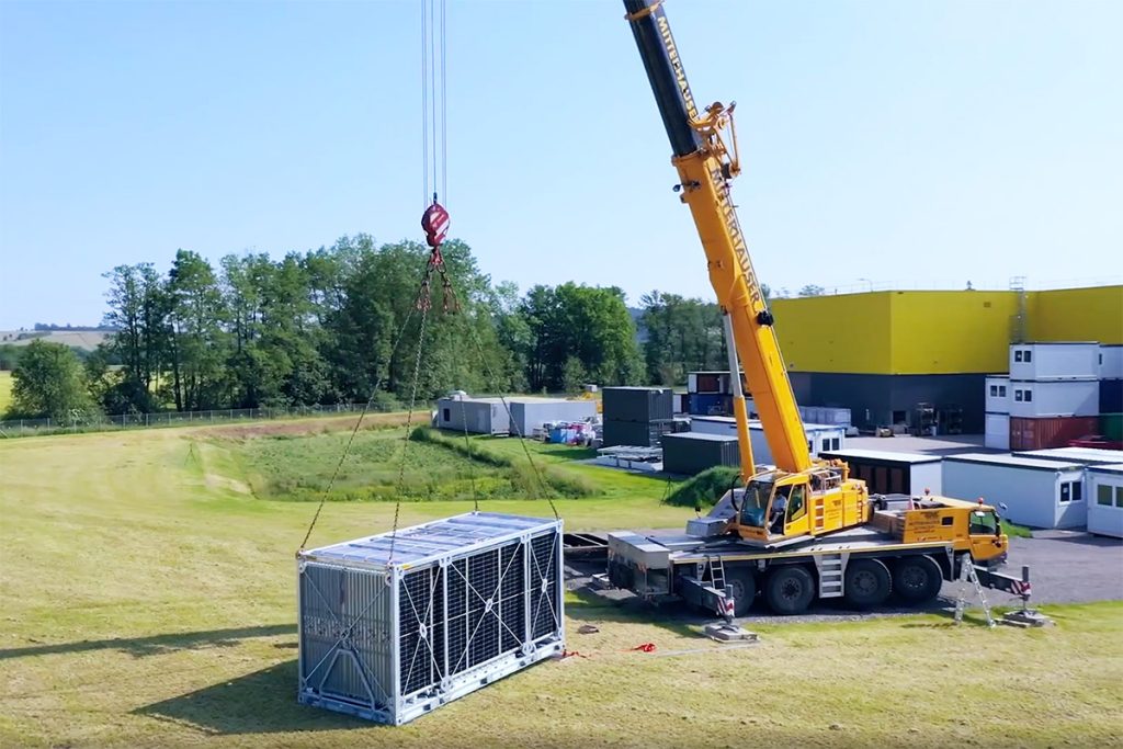 Mobile Solar Container SolarCont Crane