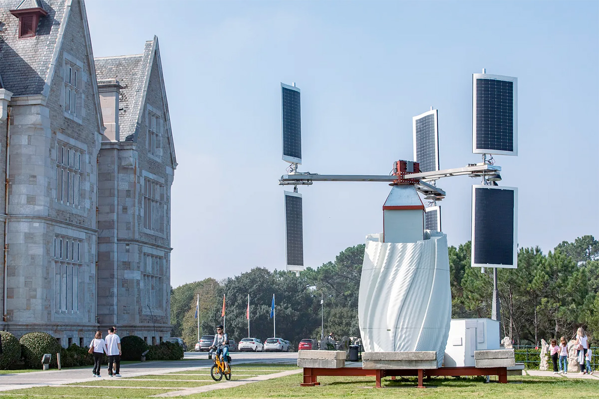 Soleolico Wind Turbine with Solar Panels